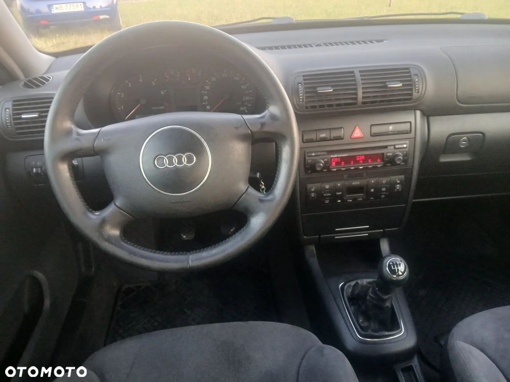 Audi A3 Sportback 1.6 Ambiente - 20