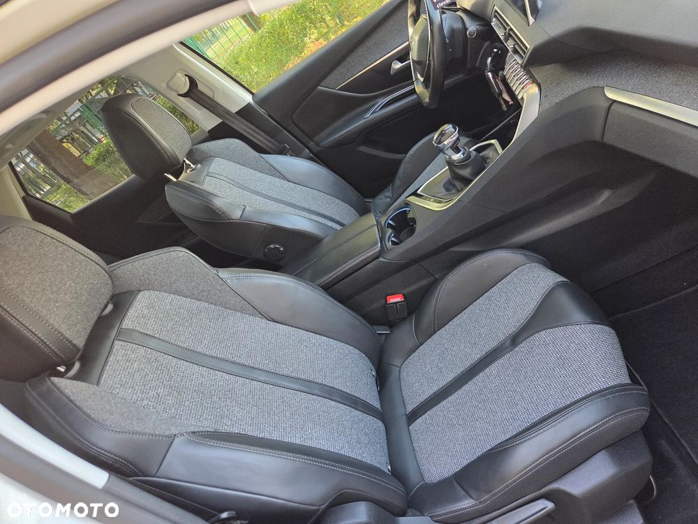 Peugeot 3008 PureTech 130 Stop & Start GPF Allure - 19
