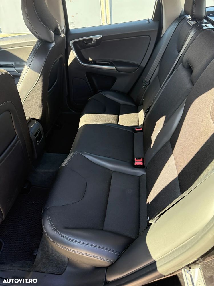 Volvo XC 60 D4 AWD Geartronic Summum - 6