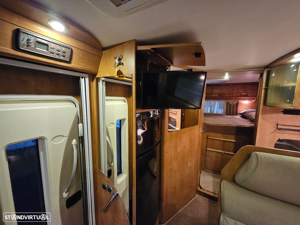 Rapido Le Randonneur 9083DF CHASSI AL-KO CAMA TRANSVERSAL + BASCULANTE - 45