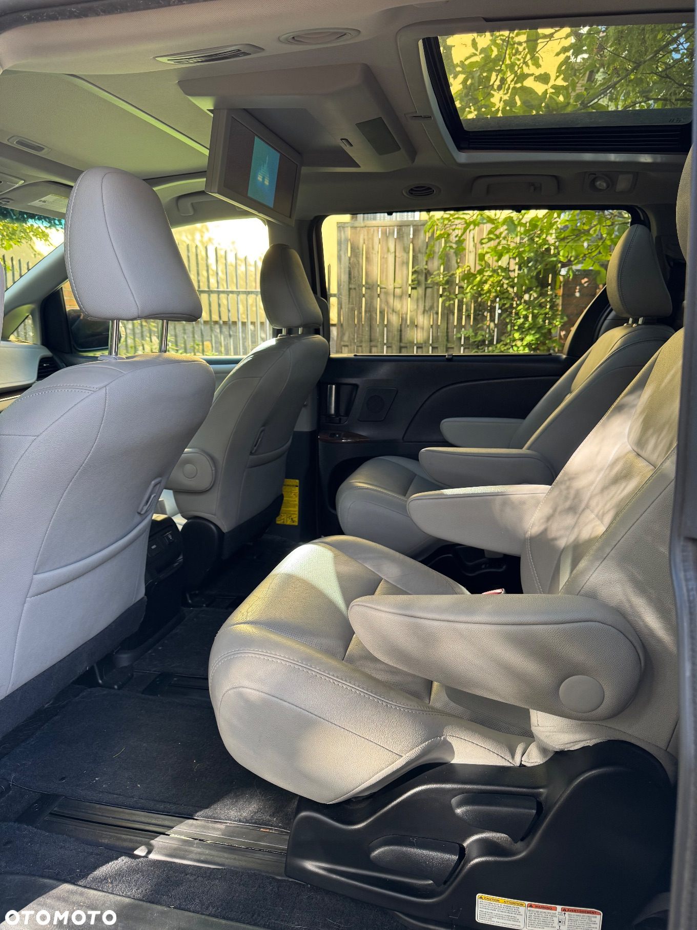 Toyota Sienna - 9