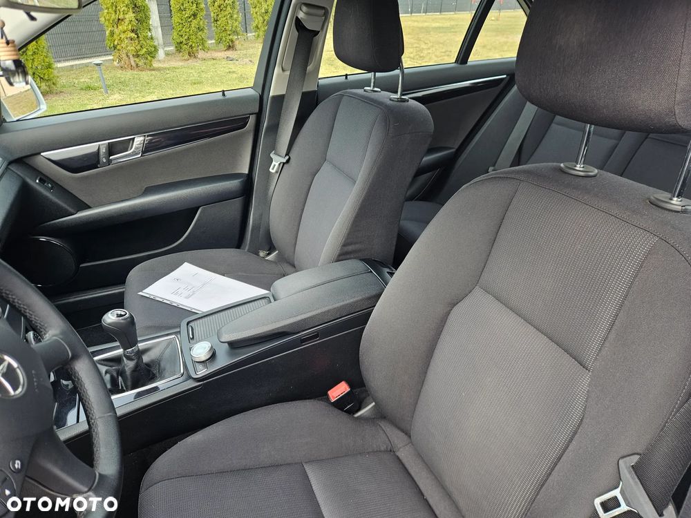 Mercedes-Benz Klasa C 180 K BlueEff Elegance - 34