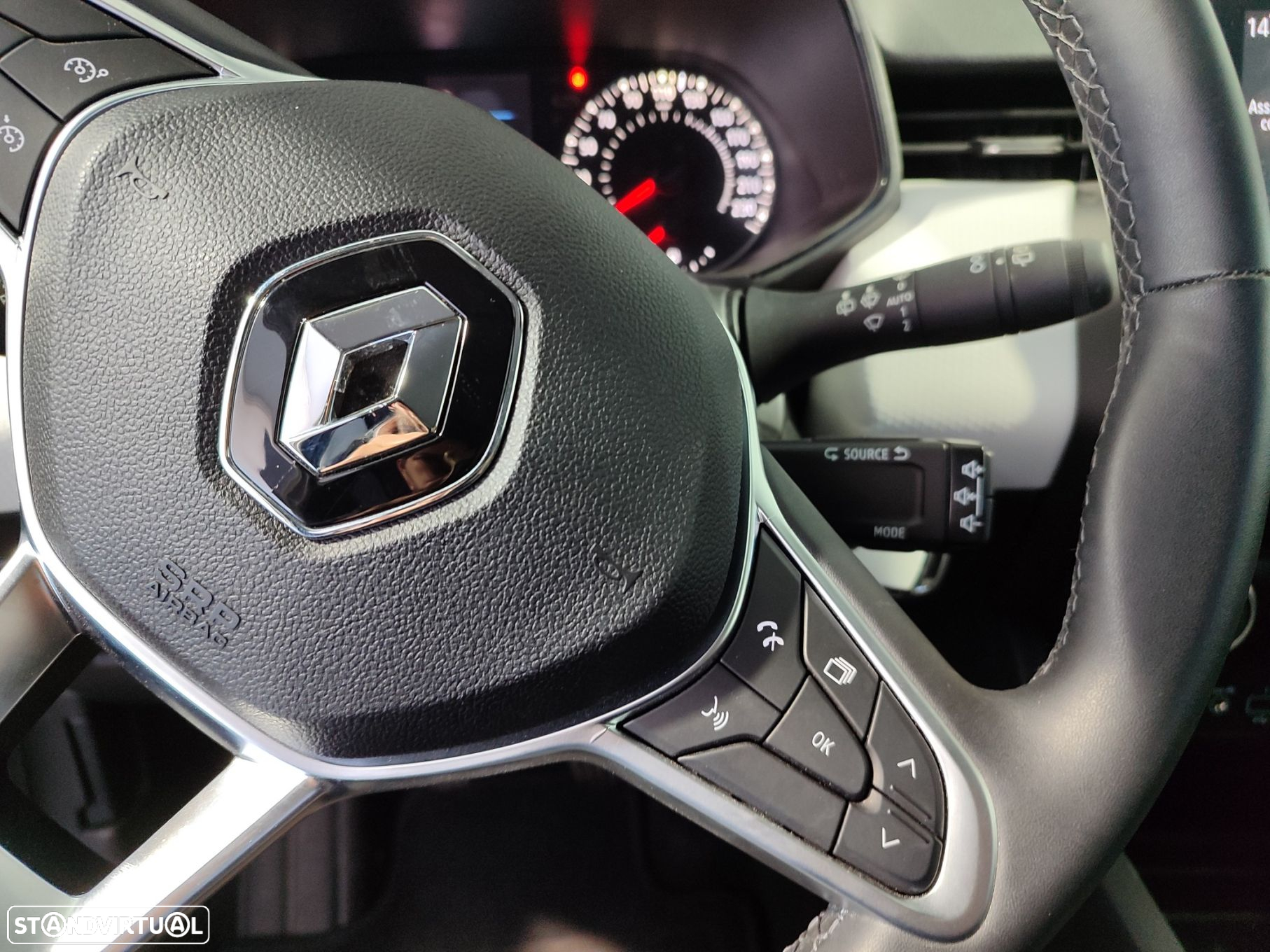 Renault Clio 1.0 TCe Techno Bi-Fuel - 33