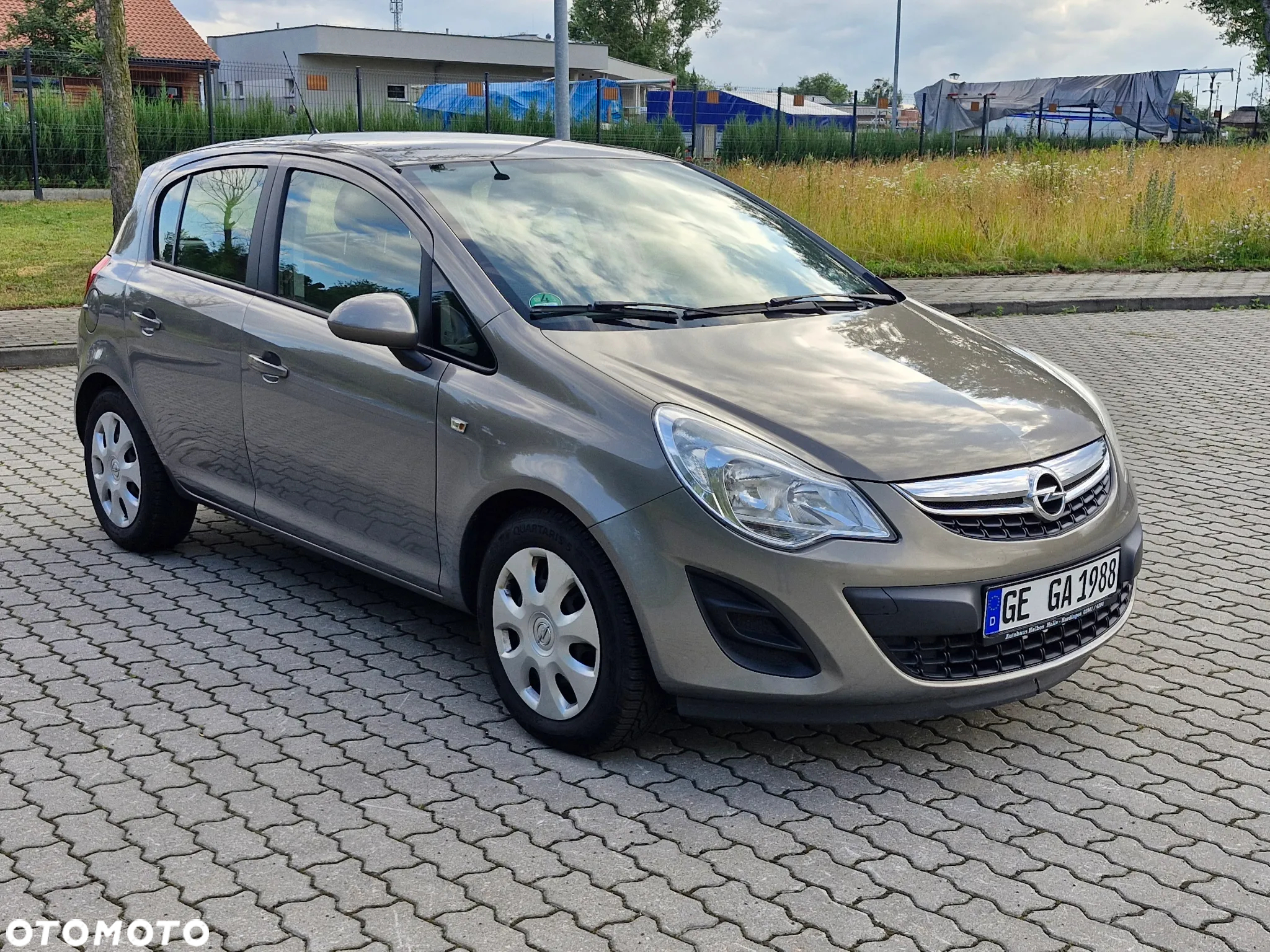 Opel Corsa 1.2 16V Cosmo - 2