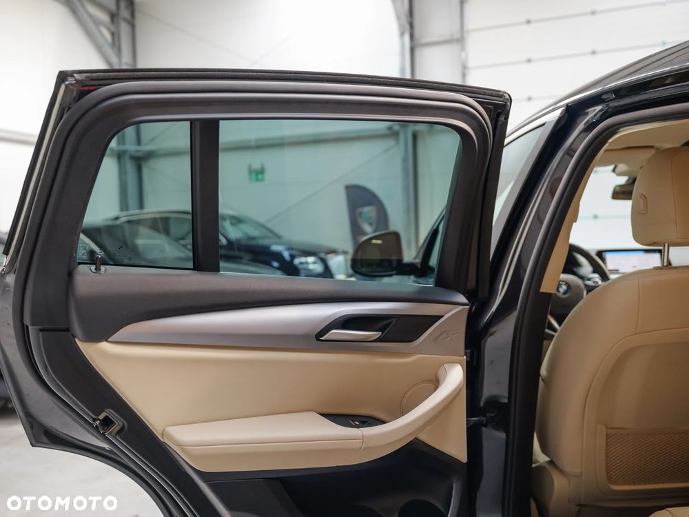 BMW X4 xDrive20i GPF Advantage sport - 37