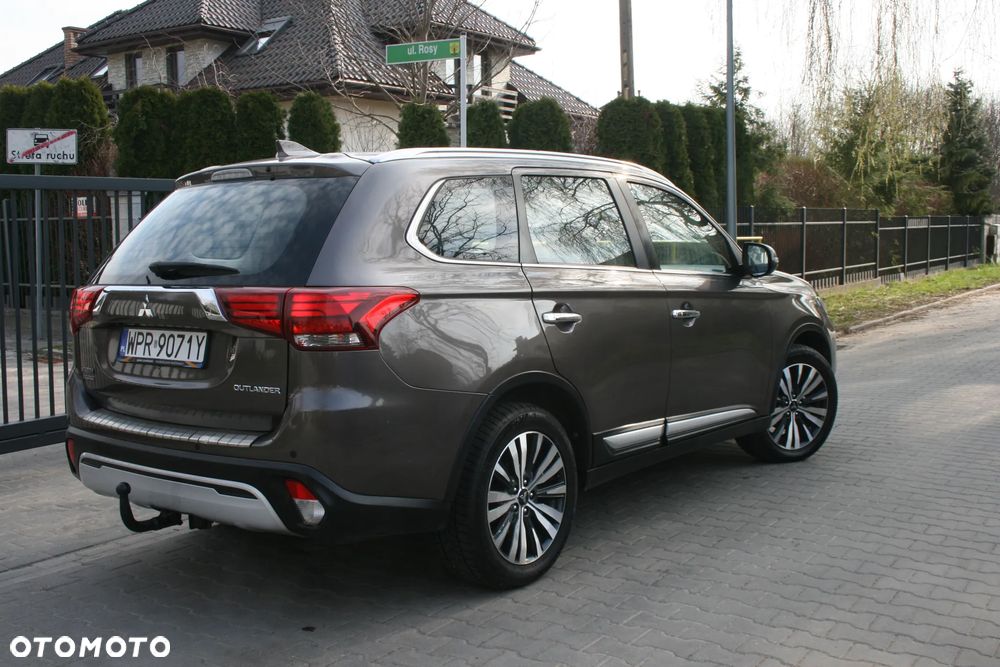 Mitsubishi Outlander - 1