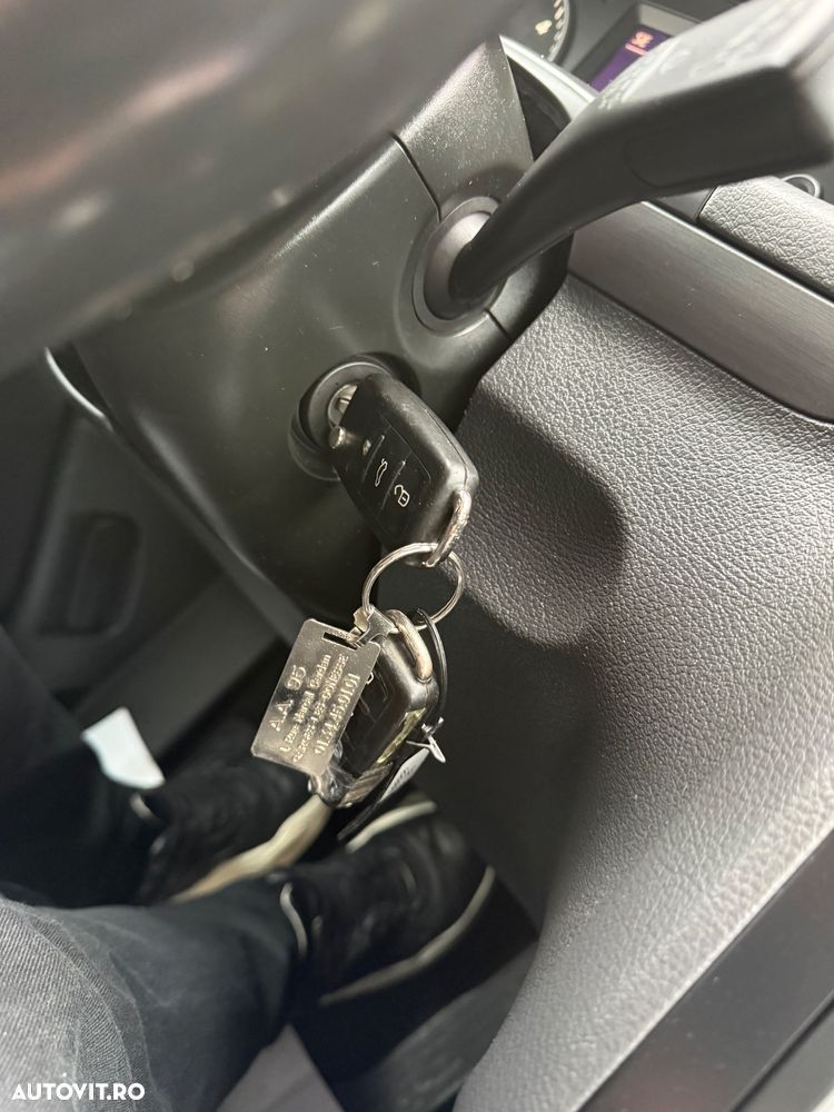 Volkswagen Touran 2.0 TDI DPF BlueMotion Technology DSG Comfortline - 16