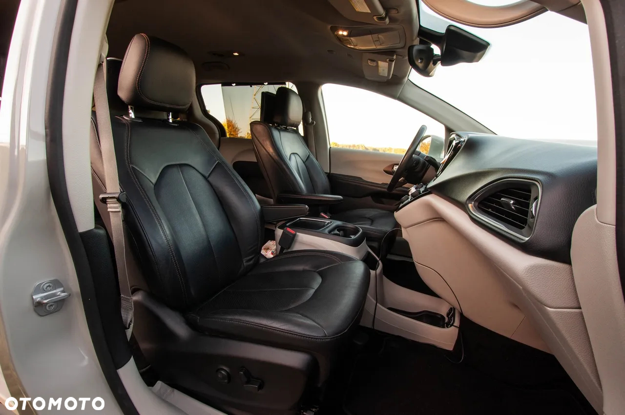 Chrysler Pacifica - 19