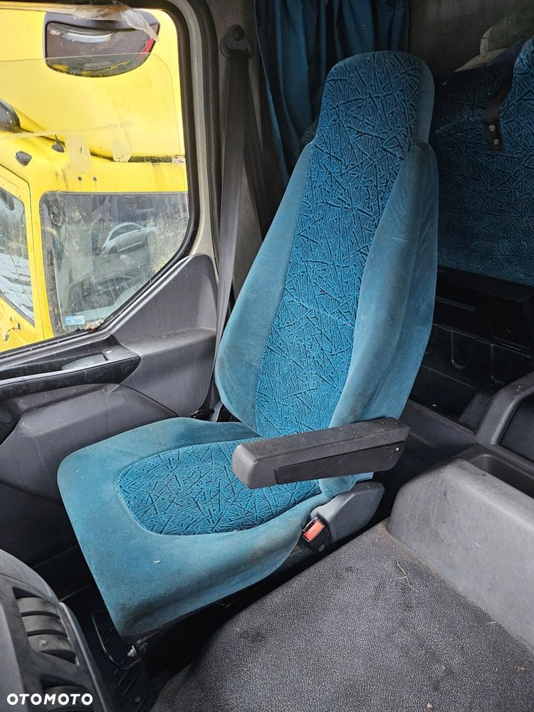 FOTEL PRAWY SIEDZISKO PASAŻERA LF 45 55 01-06 rok - 2