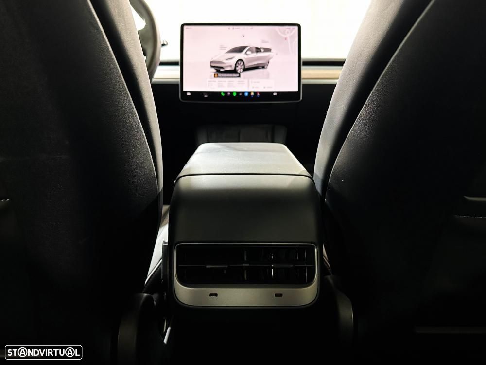 Tesla Model Y Long Range Dual Motor AWD - 26