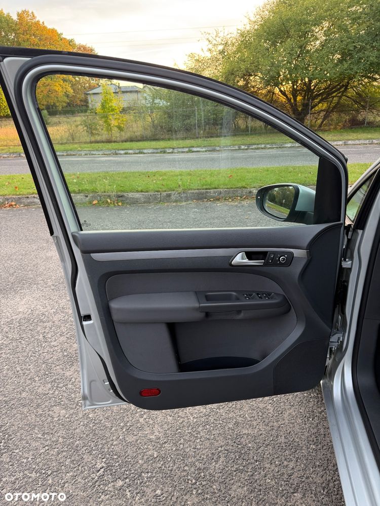 Volkswagen Touran - 19