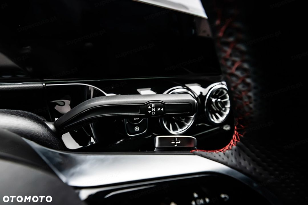 Mercedes-Benz GLA - 12
