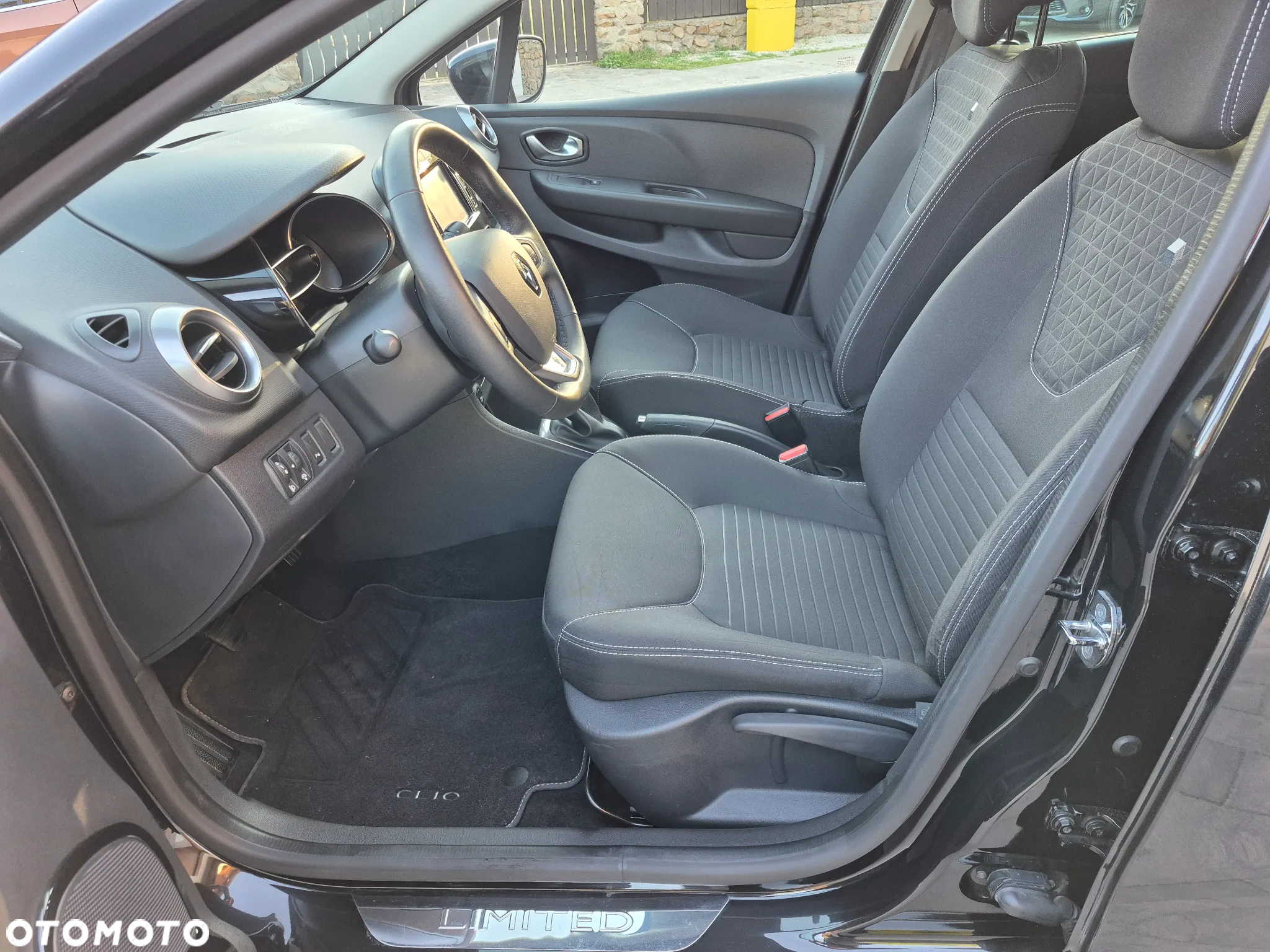 Renault Clio 1.2 16V 75 LIMITED - 29