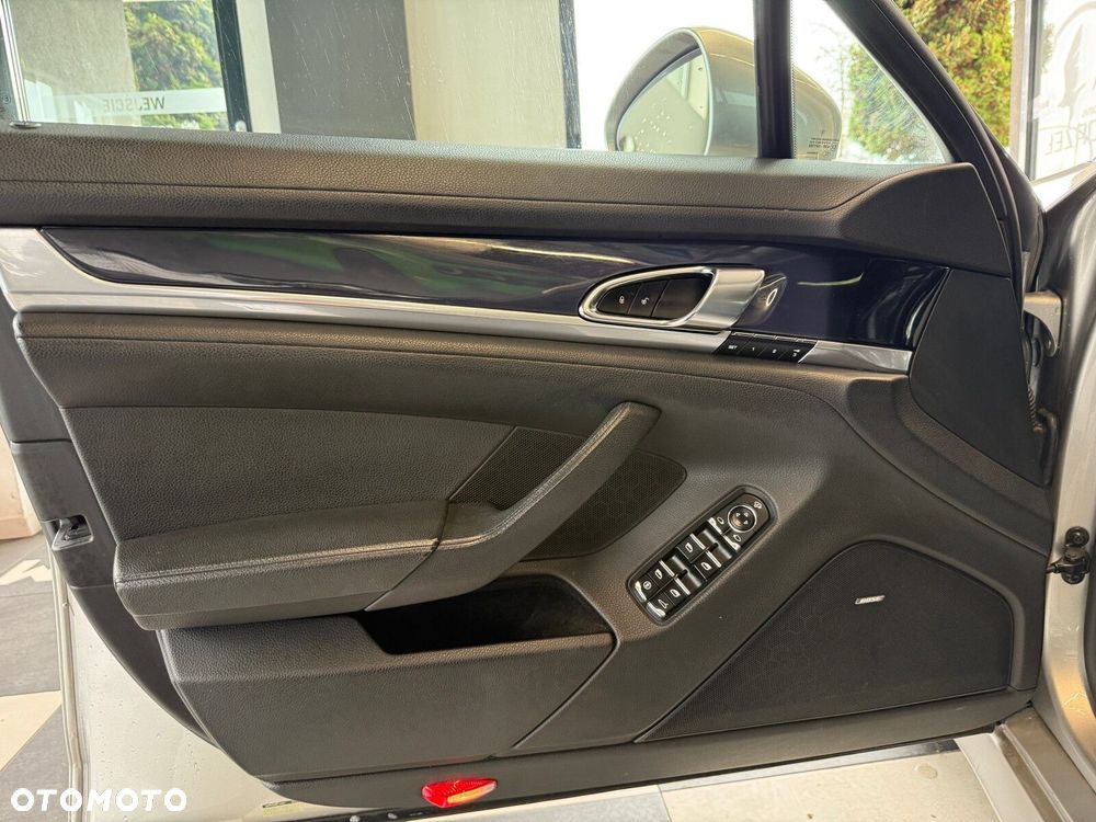 Porsche Panamera - 21