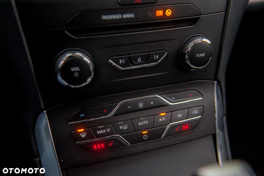 Ford S-Max 2.0 TDCi 4WD Titanium PowerShift - 36