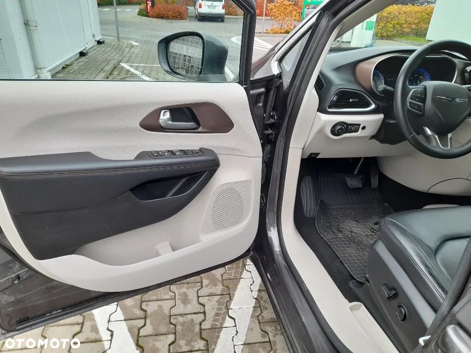Chrysler Pacifica - 8