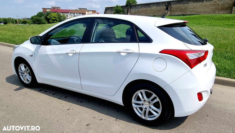 Hyundai i30 1.4 CRDi Comfort+ - 11