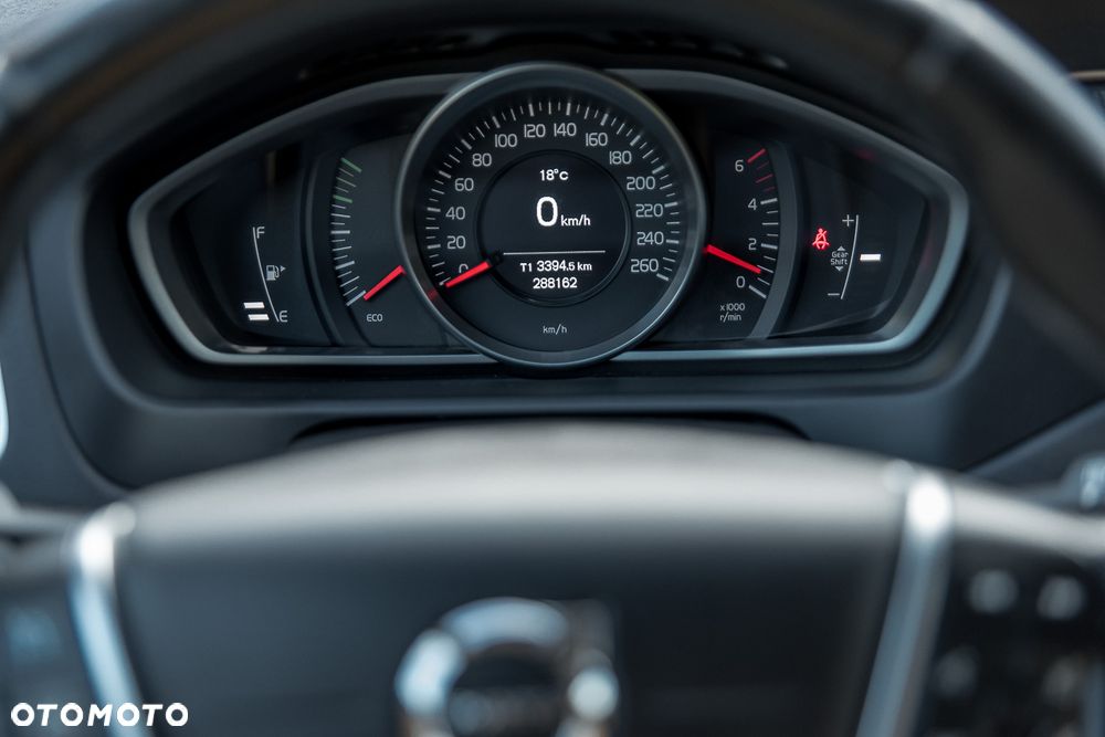 Volvo V40 Cross Country - 19