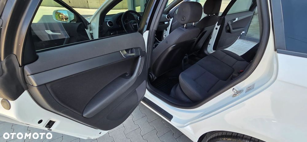 Audi A3 Sportback 1.6 TDI DPF S line Sportpaket - 15