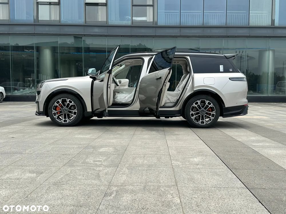 Lynk & Co 900 - 31
