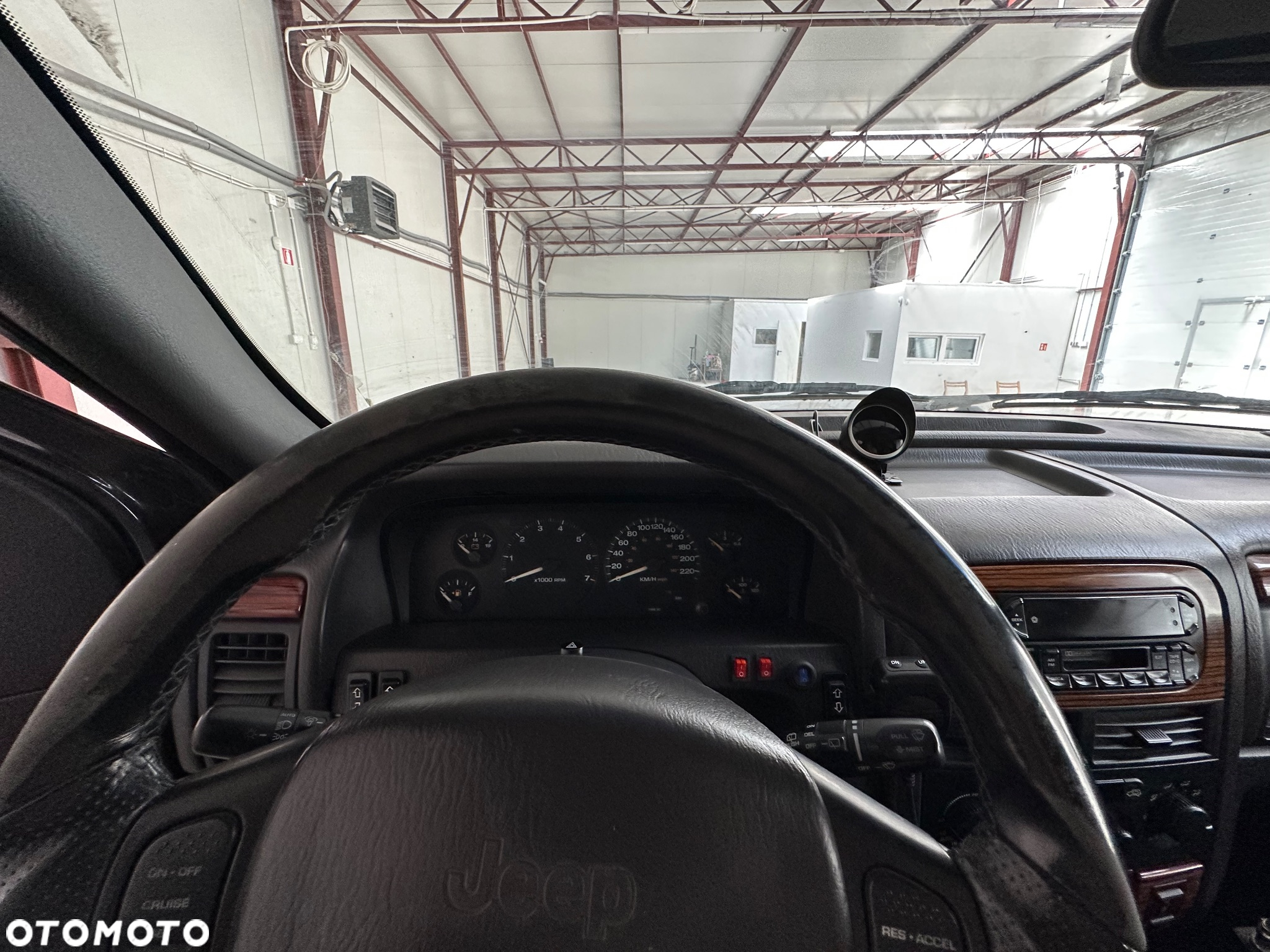 Jeep Grand Cherokee 4.7 Limited - 21