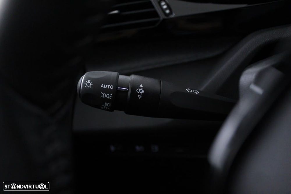 Peugeot 308 1.6 Hybrid Allure e-EAT8 - 24