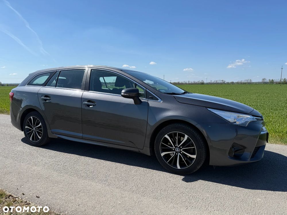 Toyota Avensis 2.0 D-4D Prestige - 12