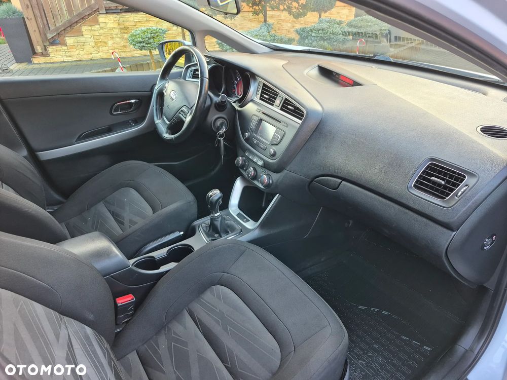 Kia Ceed 1.4 CVVT UEFA EURO 2016 - 15