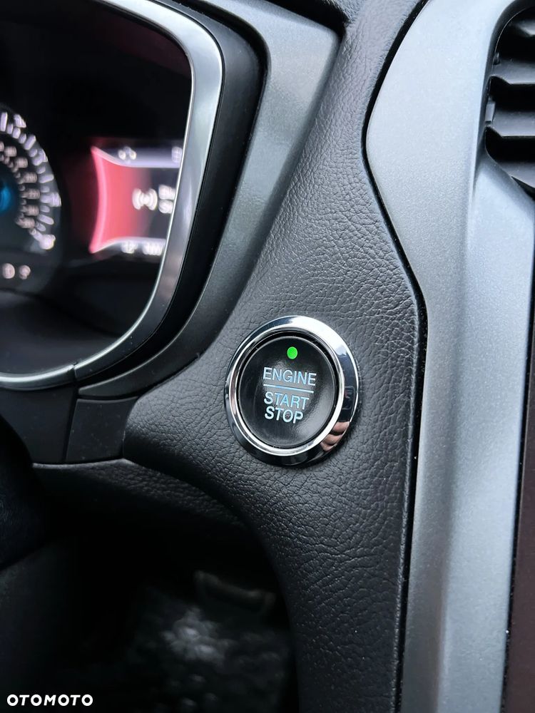 Ford Fusion 2.0 EcoBoost Titanium - 23