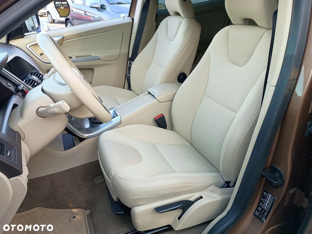 Volvo XC 60 D5 AWD Momentum - 21