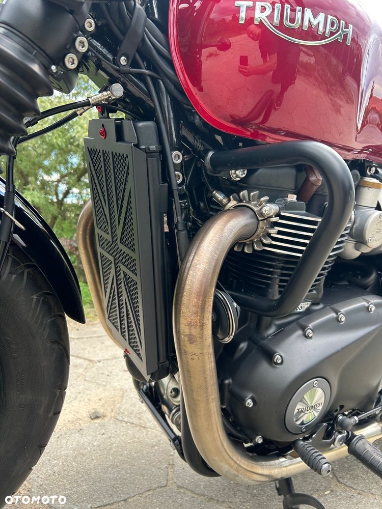 Triumph Bonneville Bobber - 13
