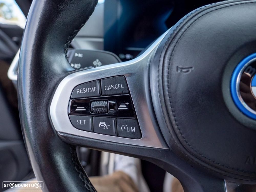 BMW i4 eDrive35 Desportiva M - 31