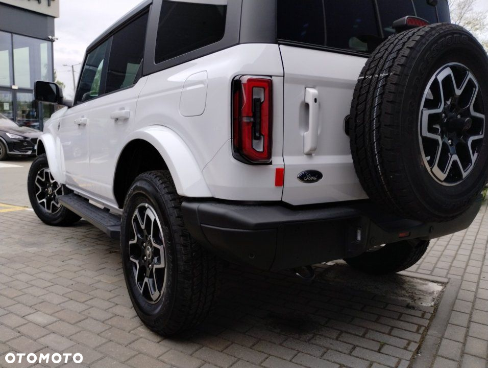 Ford Bronco - 38