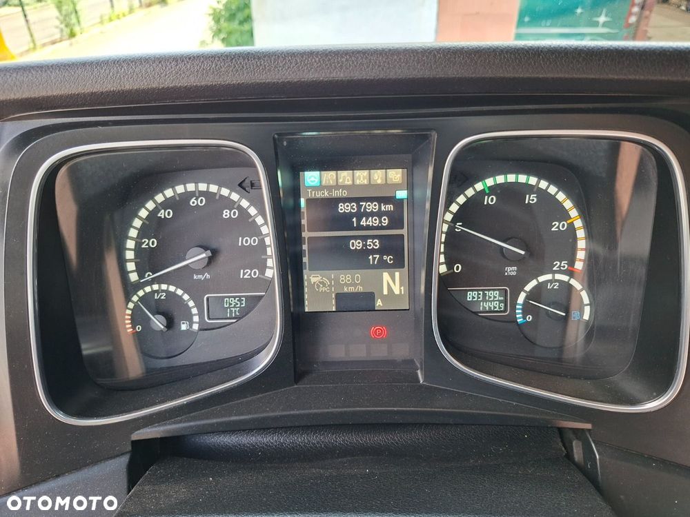 Versalift Actros 1845 - 21