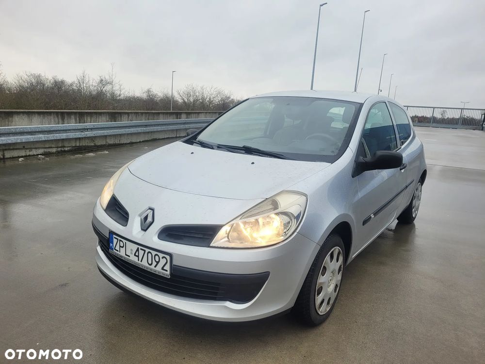 Renault Clio 1.2 16V Authentique - 1