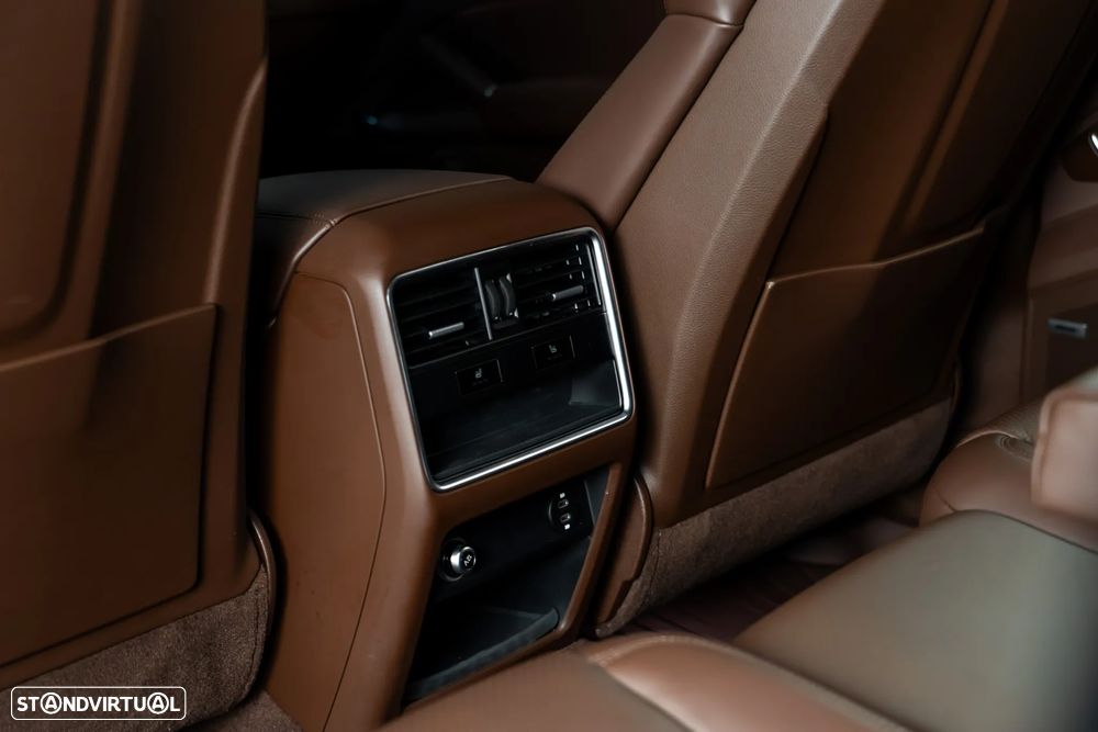 Porsche Cayenne Coupé E-Hybrid Platinum Edition - 36