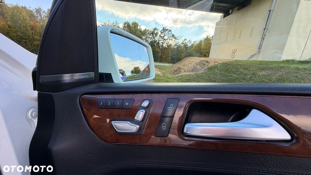 Mercedes-Benz GLS - 24