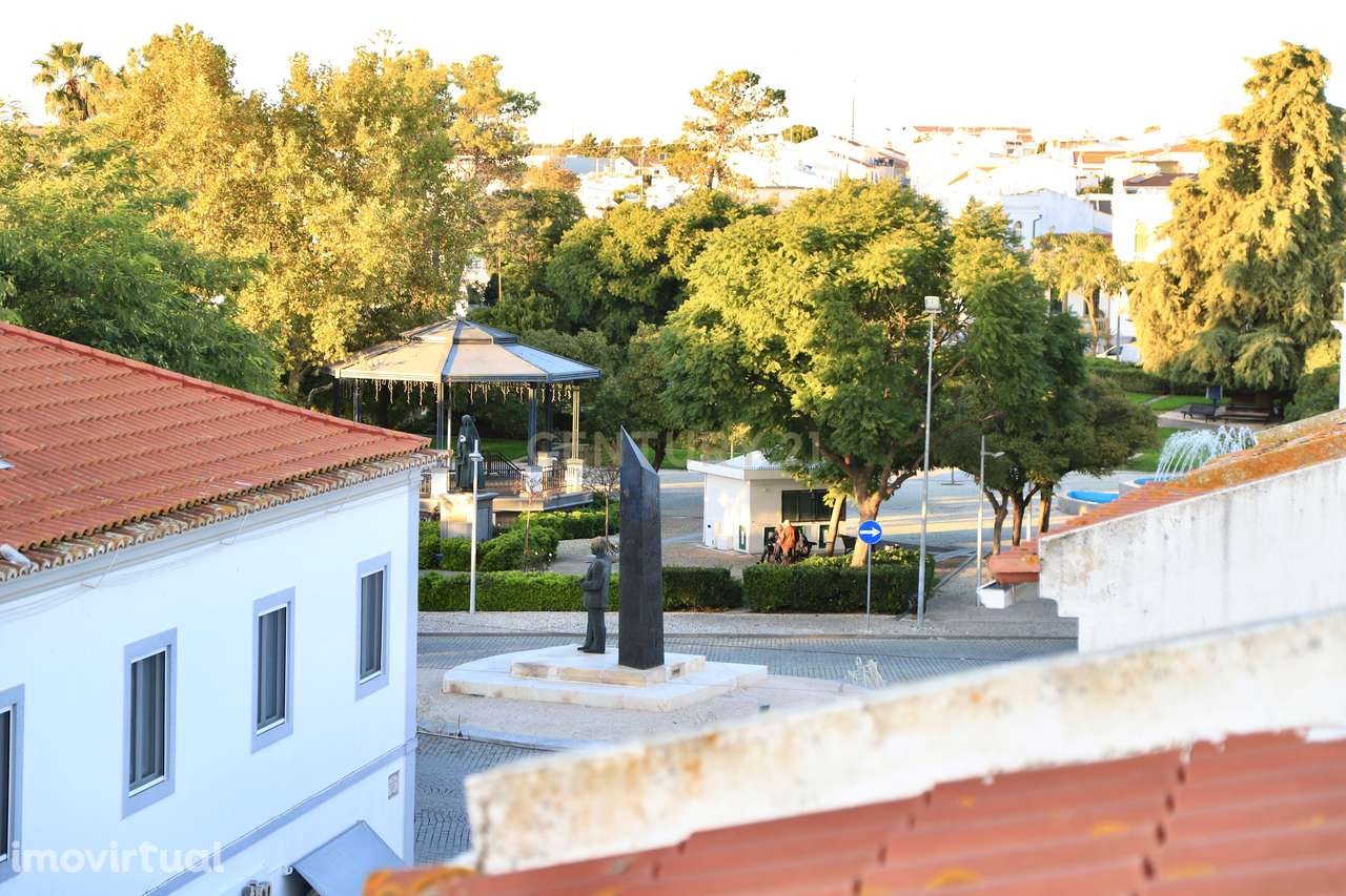 Dois T2 num só investimento - Centro de Campo Maior - Grande imagem: 3/39