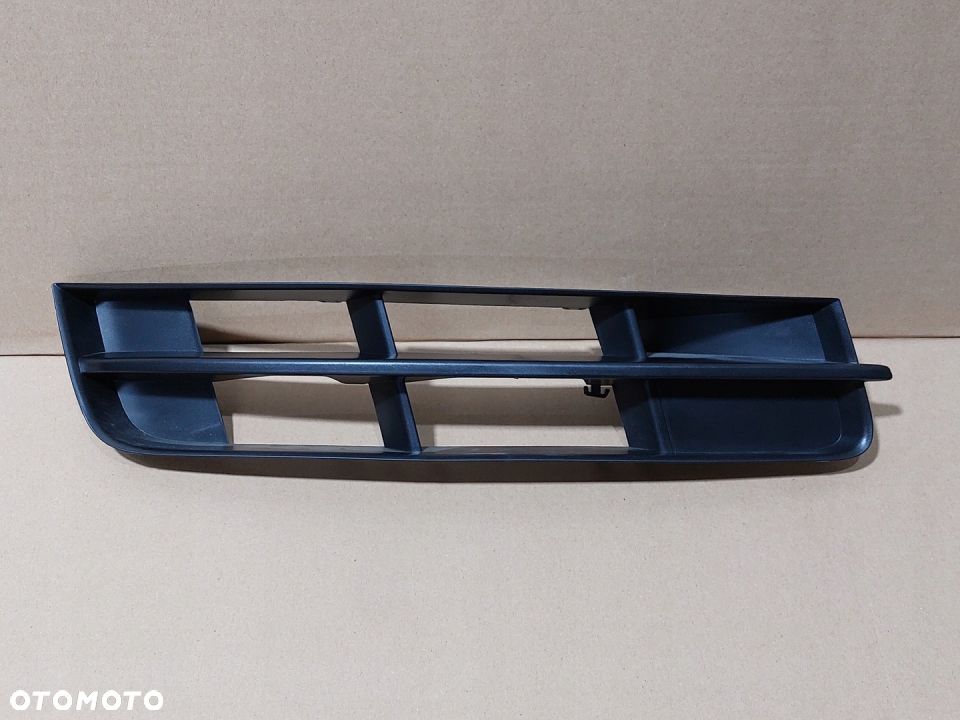 KRATKA ZDERZAKA PRAWA AUDI Q7 4L LIFT 4L0807682B - 1