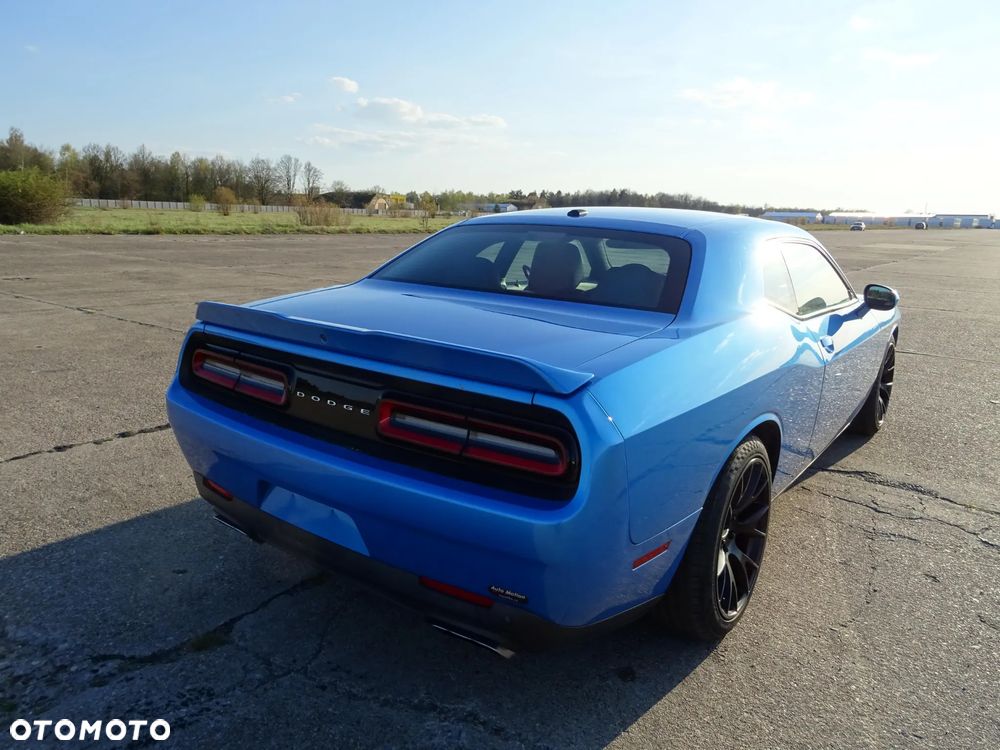 Dodge Challenger - 9