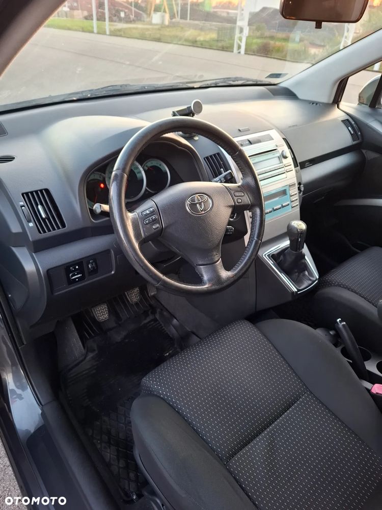 Toyota Corolla Verso - 11