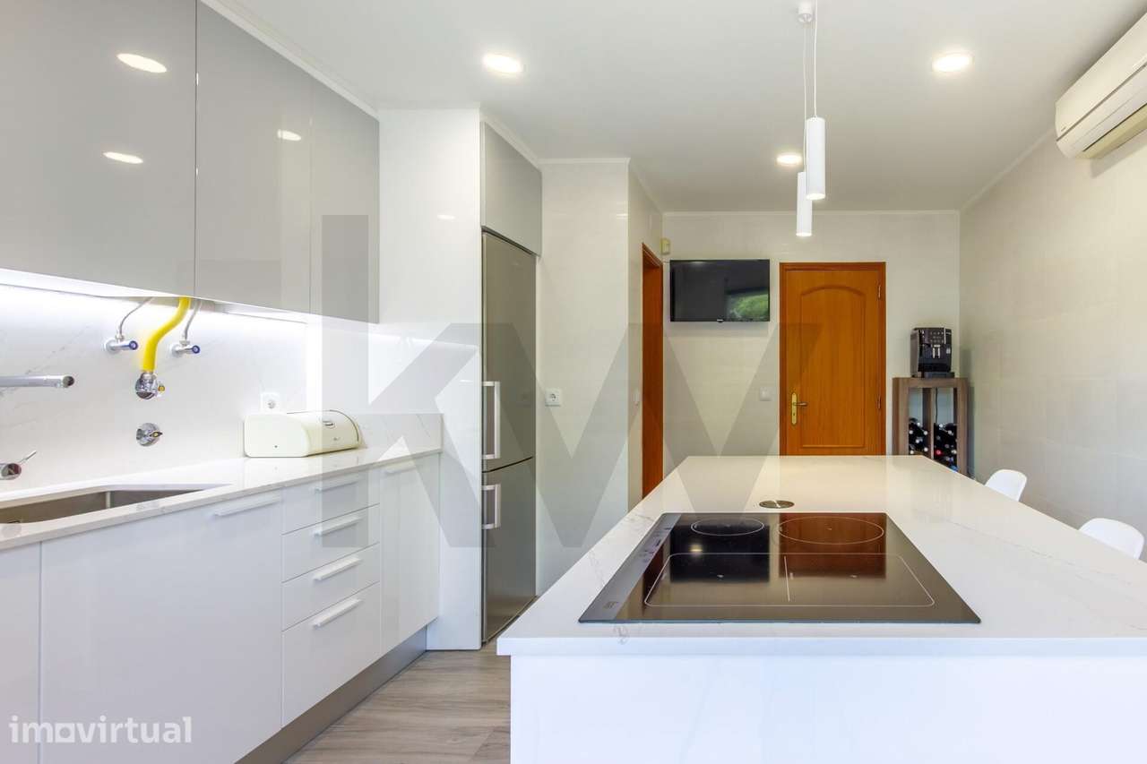 Apartamento T2  com 105m2  - Totalmente Remodelado com Arrecadação – P - Grande imagem: 2/27