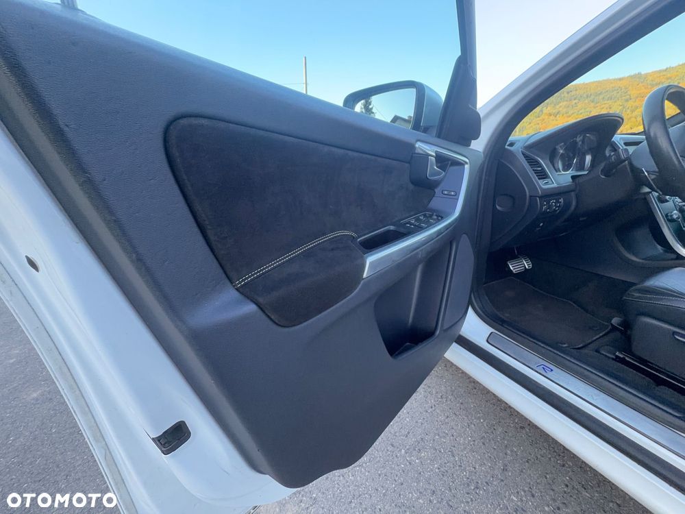 Volvo XC 60 D4 Geartronic Momentum - 25