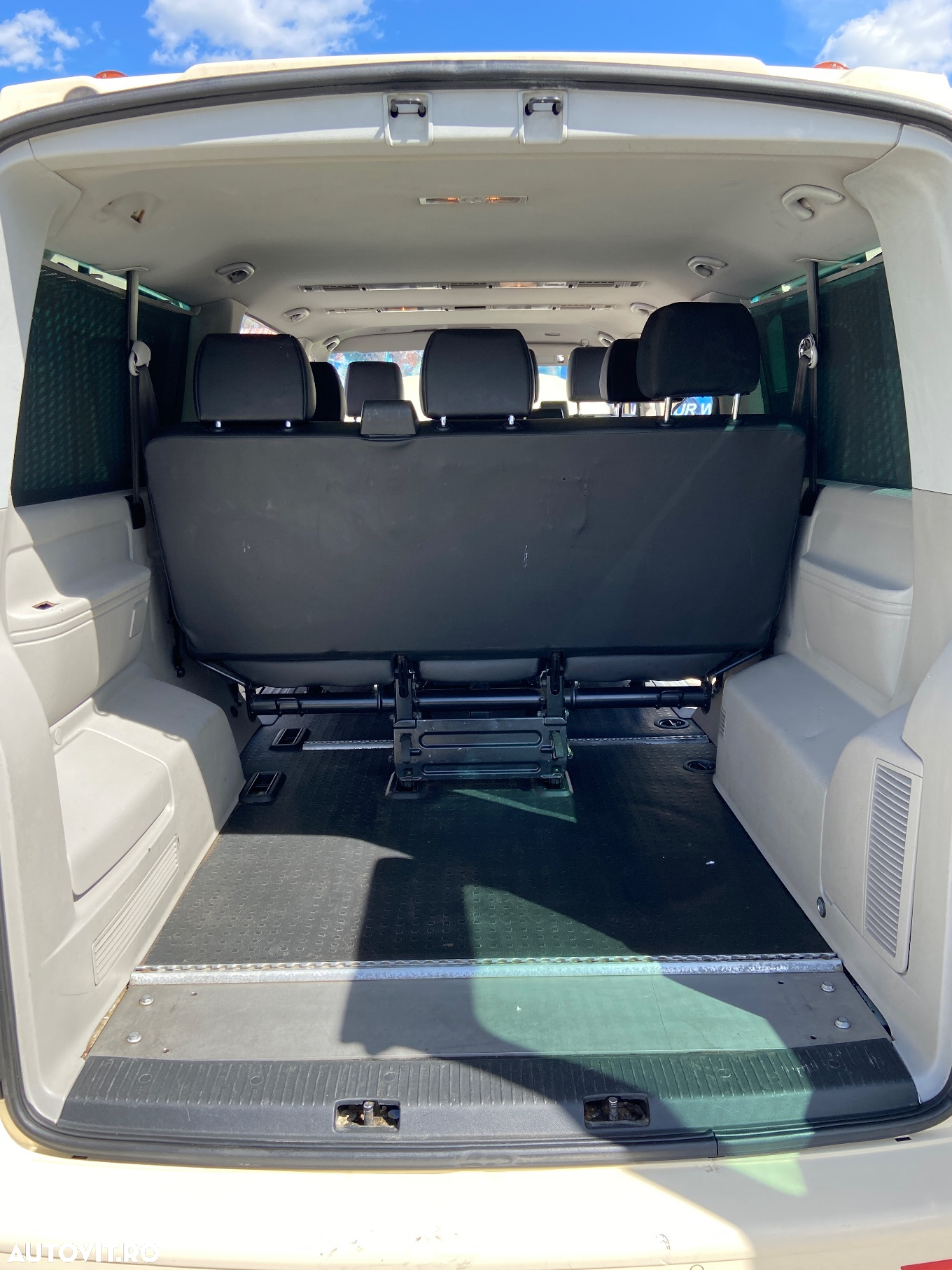 Volkswagen Caravelle T6.1 2.0 TDI 110 kW LR Comfortline 4M - 16
