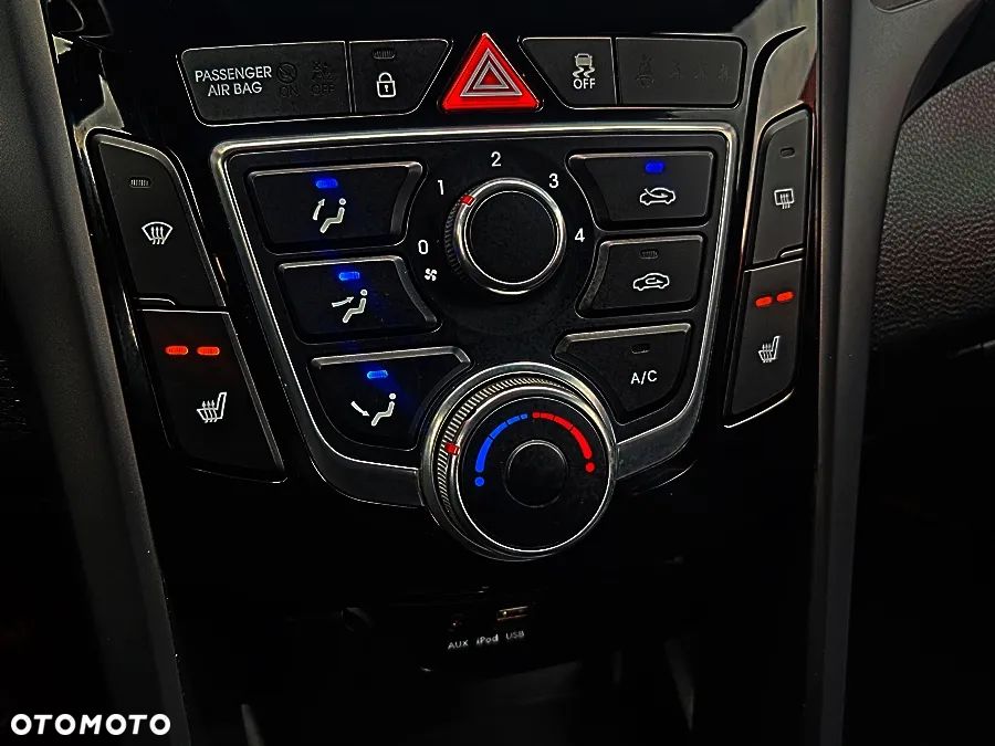 Hyundai i30 blue 1.6 GDI Passion - 26