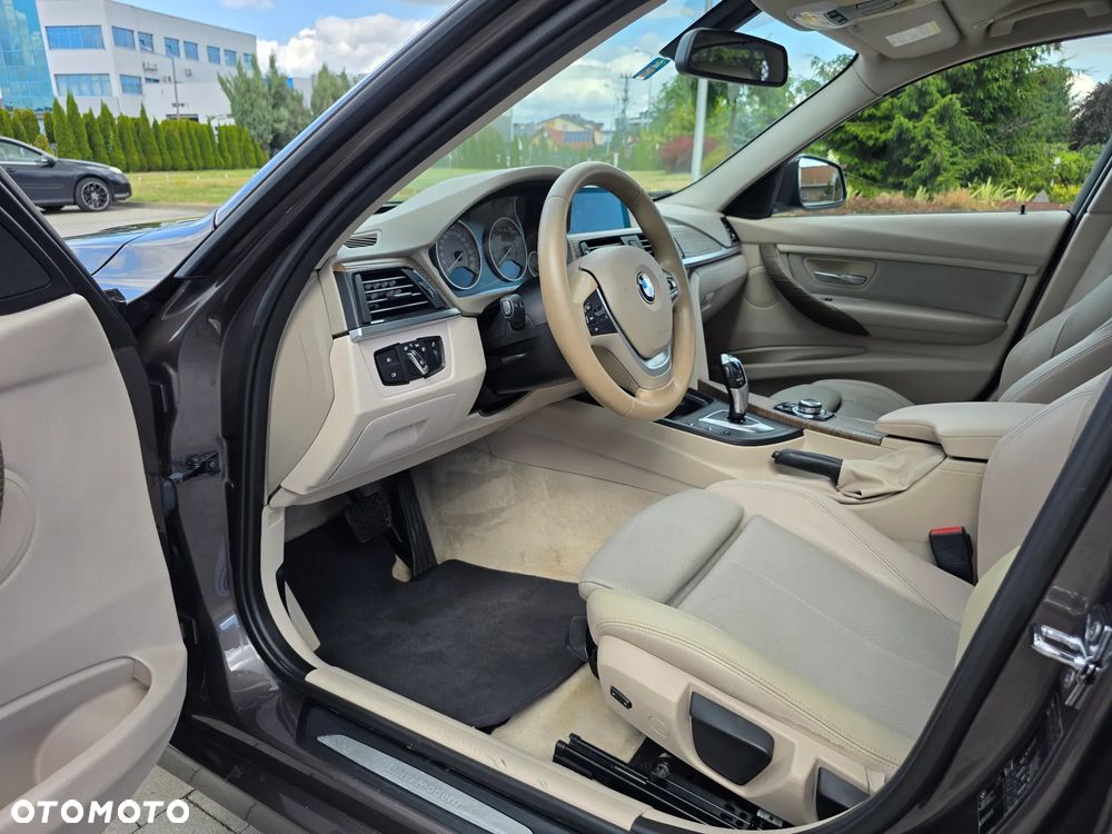 BMW Seria 3 320i Modern Line - 28