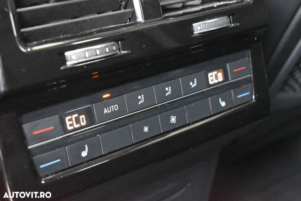 Volkswagen Touareg V6 TDI 4MOTION Elegance - 39