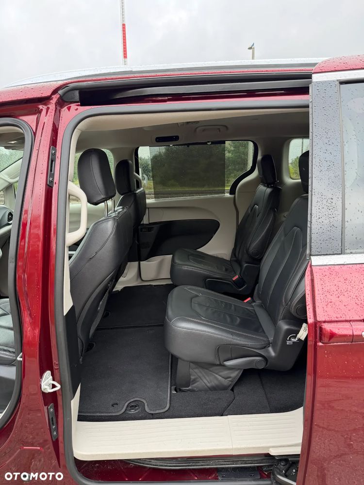 Chrysler Pacifica - 24