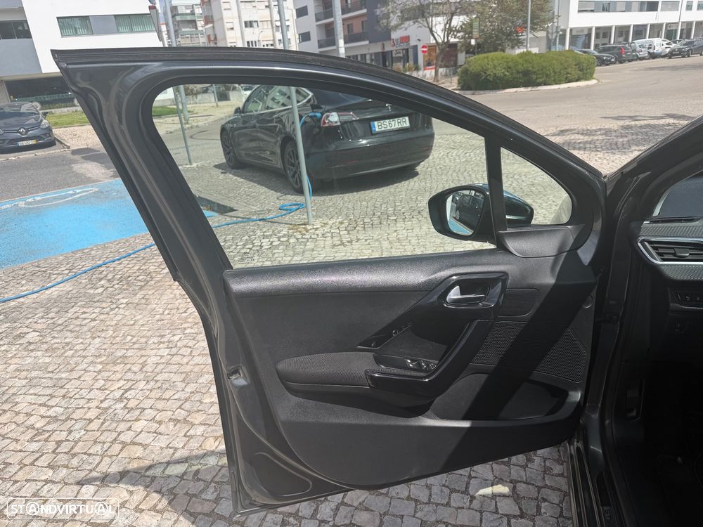 Peugeot 208 1.2 PureTech Style - 18
