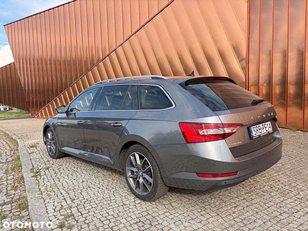 Skoda Superb ver-2-0-tdi-sportline-dsg7 - 5